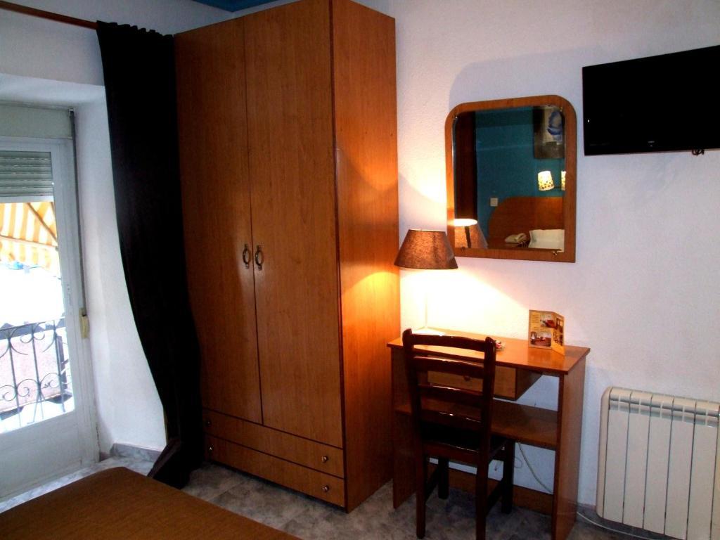 Hostal Santa Marta Aranjuez Bilik gambar