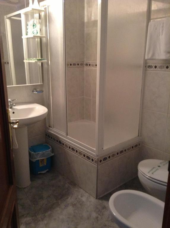 Hostal Santa Marta Aranjuez Bilik gambar
